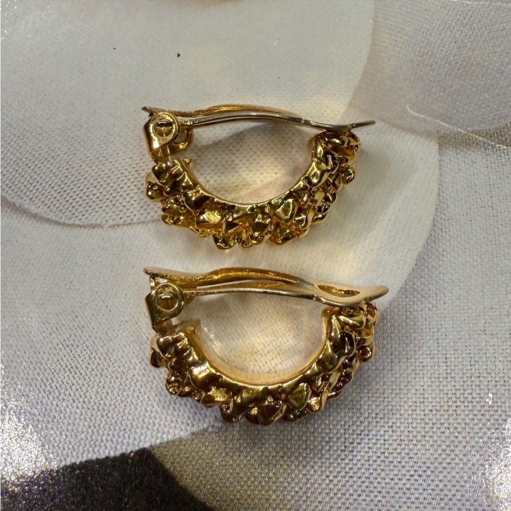 NINA RICCI Gold Clip on Earring - Picture 7 of 8